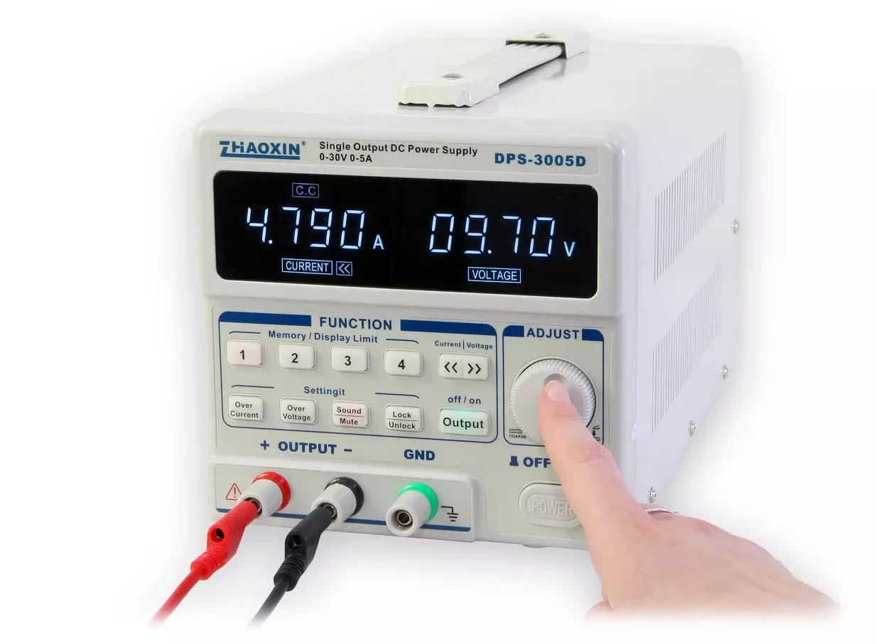Cyfrowo sterowany precyzyjny programowalny zasilacz laboratoryjny 30V/5A typu DPS-3005D