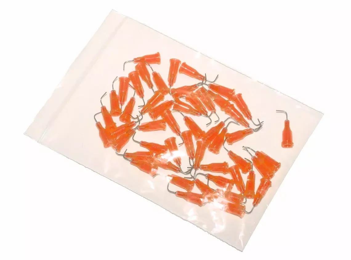 igły aplikacyjne zakrzywione pod kątem 90° z kaniulą ze stali nierdzewnej pomarańczowo-żółte 15G 50szt