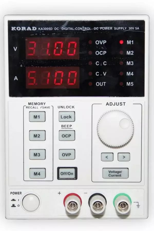 Cyfrowo sterowany, precyzyjnie programowalny zasilacz laboratoryjny 30V/5A typu KA3005D
